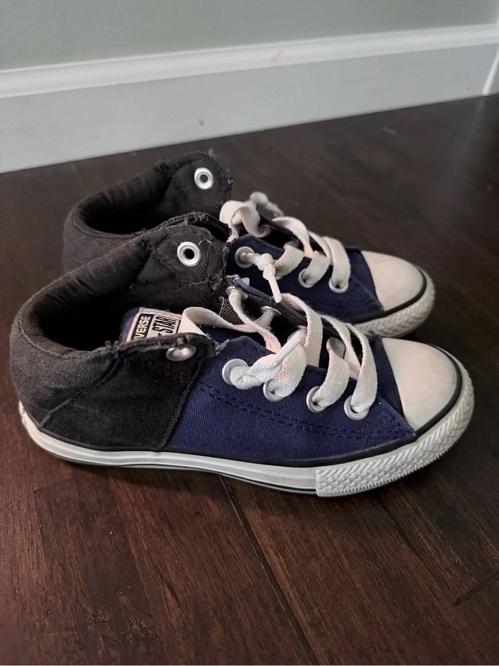 Converse Kids Navy and Black Low-Top Sneakers with White Laces